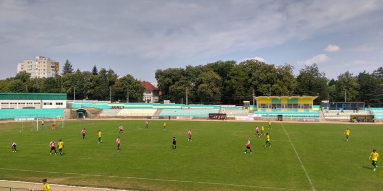 Un elev în clasa a XII-a la Colegiul Național ”Petru Rareș” i-a dat Forestei Suceava 3 goluri în doar 4 minute! Foresta-Șomuz Fălticeni 5-4, în fața a 100 de spectatori, pe un stadion fără crainic, fără tabelă de marcaj și fără copii de mingi
