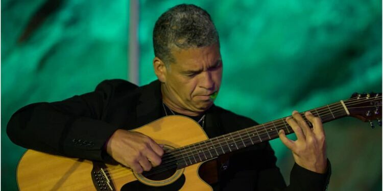 Chitaristul american de jazz Freddie Bryant, impresionat de publicul sucevean, dar și de sarmalele făcute de soacra organizatorului evenimentului