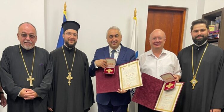 Arhiepiscopia Sucevei și Rădăuților, la USV, cu medalii jubiliare pentru rectorul Valentin Popa și prorectorul Ștefan Purici