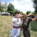 Chef Cătălin Scărlătescu, selfie în Muzeul Satului Bucovinean cu un artist care i-a cîntat la fluier (Foto)