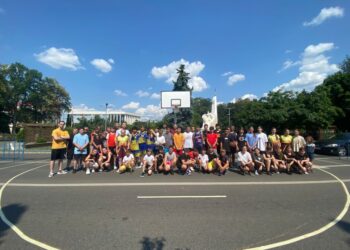 La Zilele Rădăuților au fost și întreceri sportive: baschet, lupte greco-romane, tenis cu piciorul, tenis de cîmp, tenis de masă, handbal și streetball (FOTO)