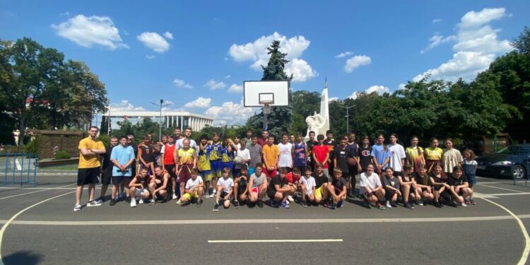 La Zilele Rădăuților au fost și întreceri sportive: baschet, lupte greco-romane, tenis cu piciorul, tenis de cîmp, tenis de masă, handbal și streetball (FOTO)