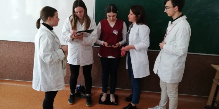 Studiu printre elevii Școlii Gimnaziale 10 Suceava: 102 elevi sînt supraponderali, 91 prezintă obezitate, iar 10 sînt subponderali