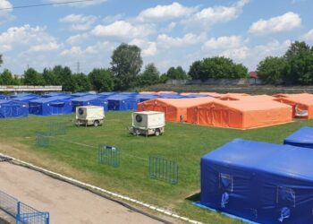 Stadionul din Siret, ocupat de tabără de refugiați. Primăria a depus la CNI un proiect pentru construirea unei baze sportive