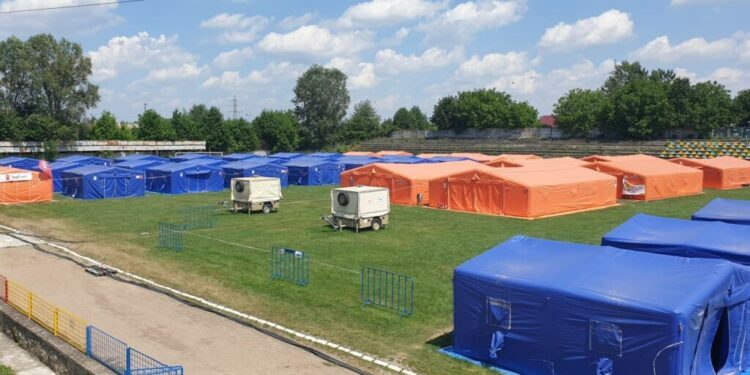 Stadionul din Siret, ocupat de tabără de refugiați. Primăria a depus la CNI un proiect pentru construirea unei baze sportive