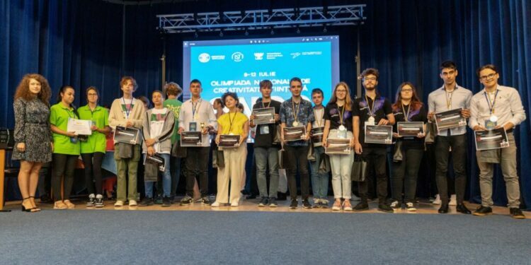 Elevii suceveni premiați la Olimpiada Națională de Creativitate Științifică: Mihai Alexandru Hulubeac și Antonie Rareș Grigoraș, de la ”Petru”, și Mirela Comșa și David Botezat, de la ”Ștefan”. Profesori îndrumători, Anca Greculeac și Cristina Amalia Dumitraș