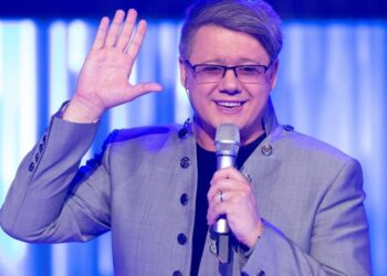 Fuego cîntă la „Cântecul cetinii” de la Dorna Arini