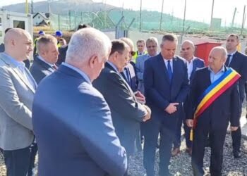 Primarul municipiul Vatra Dornei, Ilie Boncheș, ”plecăciuni” la punerea în funcțiune a unui gazoduct: ”Soarele de afară a venit la Vatra Dornei împreună cu domnul prim ministru, cu domnul președinte al Consiliului Județean, cu domnul director general al Transgaz”