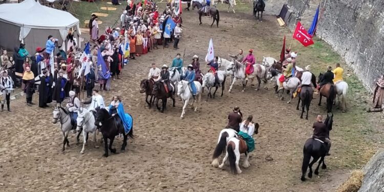 Trei zile de festival medieval, aproape 30.000 de vizitatori ai Cetății de Scaun a Sucevei