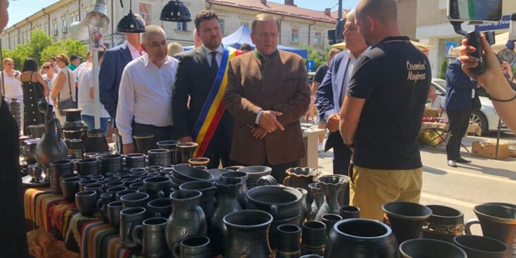 Tîrgul al olarilor, la Rădăuți, cu oale de vînzare, dar și cu oale cu sarmale (Foto)
