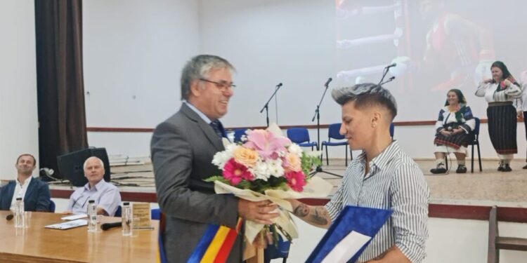 Vicecampiona mondială la box Lăcrămioara Perijoc, cetățean de onoare al comunei Zamostea și 10.000 de lei din partea primăriei localității în care s-a născut