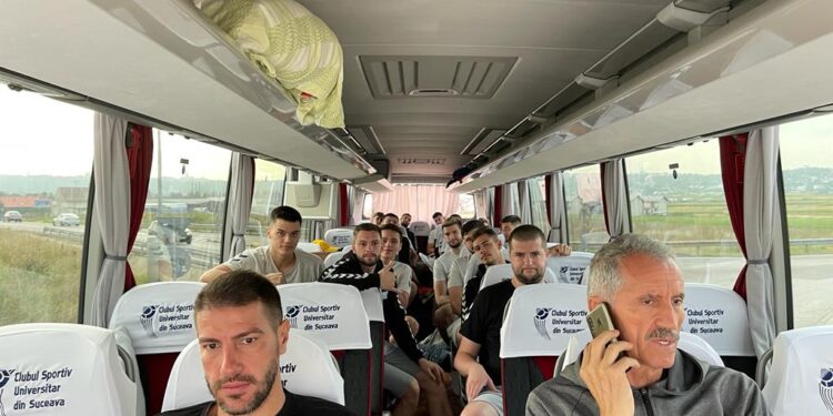 CS Universitatea Suceava: Marți, la ora 08.00, a plecat la Baia Mare. Miercuri, la ora 17.00, meci cu vicecampioana Minaur. Joi, la ora 03.00, revenirea la Suceava. Vineri, la ora 17.30, meci cu campioana Dinamo. Antrenorul Ghervan: Nu am nici un frison. Noi vom fi montați