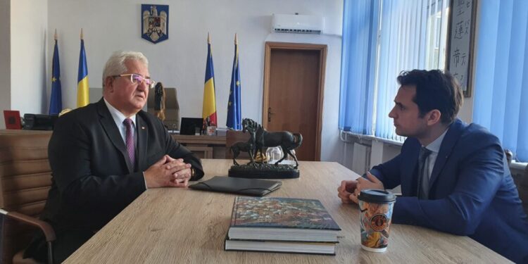 Primarul Lungu, discuții cu ministrul Burduja despre accesarea de fonduri în domeniul digitalizării, pentru unitățile de învățămînt