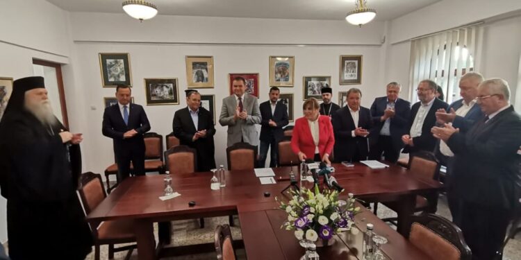 Ministrul Cseke Attila, la semnarea contractului pentru continuarea lucrărilor la Mănăstirea ”Sf. Ioan cel Nou” de la Suceava: Trebuie să păstrăm valorile lăsate de generațiile anterioare și, eventual, să dăm un plus de valoare și frumusețe (Foto)