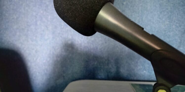 Pentru oficialități, jurnaliștii suceveni sînt niște rupți în fund care se mulțumesc cu o cafea