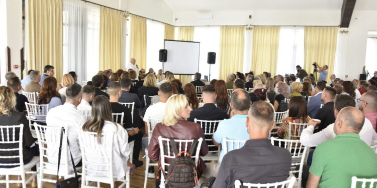 Se mai ocupă cineva și de mintea omului. Conferință cu participarea unor somități din domeniul psihiatriei și teologiei, la Fundu Moldovei (Foto)