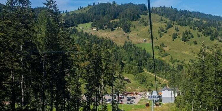 Invitație la plimbare cu telegondola pe Rarău. Vineri, sîmbătă și duminică, între orele 10.00 și 16.00