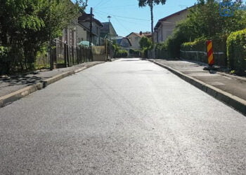 Pe strada Tudor Vladimirescu s-a înlocuit covorul asfaltic, s-au refăcut trotuarele și au fost schimbate bordurile