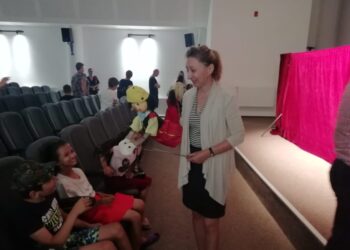 Spectacole de teatru de păpuși, în fiecare vineri, la ”Arta” Ițcani. Gabriel Cărăbuș: Copiii vin în număr mare la spectacole, fie cu părinții, fie cu bunicii, iar atmosfera din sală este una de veselie