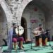 Din trupele turcești care au participat la Festivalul Medieval au făcut parte un profesor universitar de la Academia de Muzică din Ankara și unul de la o facultate de Arc Tradițional! Turcii au interpretat și cîntece din culegerea lui Dimitrie Cantemir