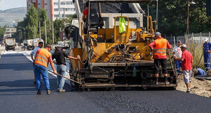 Multe explicații, puține asfaltări