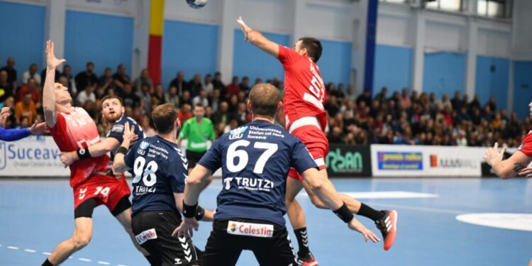 Sala de sport a LPS, transformată în sală de spectacol: pasiune, talent, forță, expresivitate și un public elegant. Rezultatul meciului de handbal dintre CS Universitatea Suceava și Dinamo București nici nu mai contează (Foto)