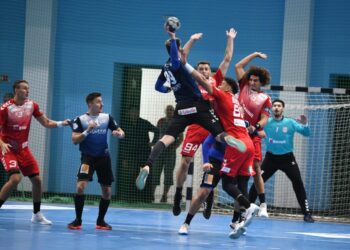 Sala de sport a LPS, transformată în sală de spectacol: pasiune, talent, forță, expresivitate și un public elegant. Rezultatul meciului de handbal dintre CS Universitatea Suceava și Dinamo București nici nu mai contează (Foto)