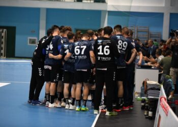 Sala de sport a LPS, transformată în sală de spectacol: pasiune, talent, forță, expresivitate și un public elegant. Rezultatul meciului de handbal dintre CS Universitatea Suceava și Dinamo București nici nu mai contează (Foto)