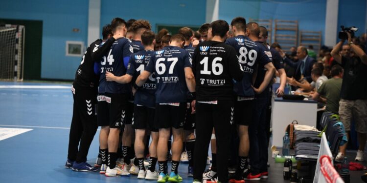 Sala de sport a LPS, transformată în sală de spectacol: pasiune, talent, forță, expresivitate și un public elegant. Rezultatul meciului de handbal dintre CS Universitatea Suceava și Dinamo București nici nu mai contează (Foto)