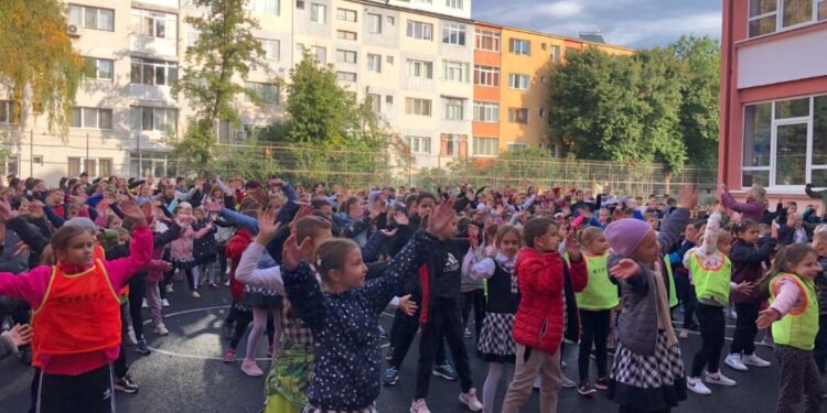 Flashmob și demonstrații de judo, la Școala 4 Suceava, de Ziua Europeană a Sportului (Foto)
