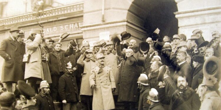 Bustul generalului Iacob Zadik, pe Aleea Unioniștilor din Suceava. Diviziei comandate de general i-a revenit misiunea de eliberare a teritoriului Bucovinei de sub ocupația austro-ungară