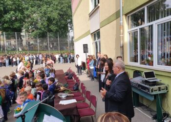 Proiecte în valoare de 20 de milioane de euro, în sistemul de educație. Primarul Lungu a participat la deschiderea noului an școlar la 13 unități de învățămînt (Foto)