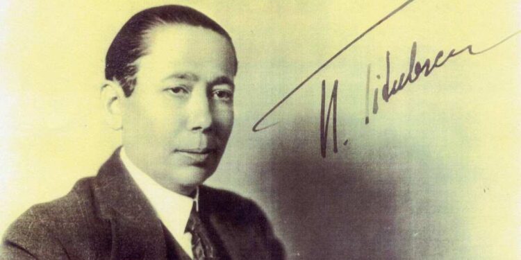 Tocul folosit de Nicolae Titulescu, în 1920, la semnarea Tratatului de la Trianon, expus la muzeul sucevean