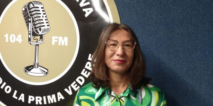 Colegiul Național ”Mihai Eminescu” din Suceava, condus de două foste eleve ale școlii. Pe de altă parte, cinci inspectori școlari au catedră la ”Eminescu”