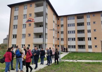Primele 9 chei pentru apartamentele ANL pentru medici, înmînate. Chiria este de 180 de lei pe lună pentru 3 camere și de 140 de lei pentru două camere  (Foto)