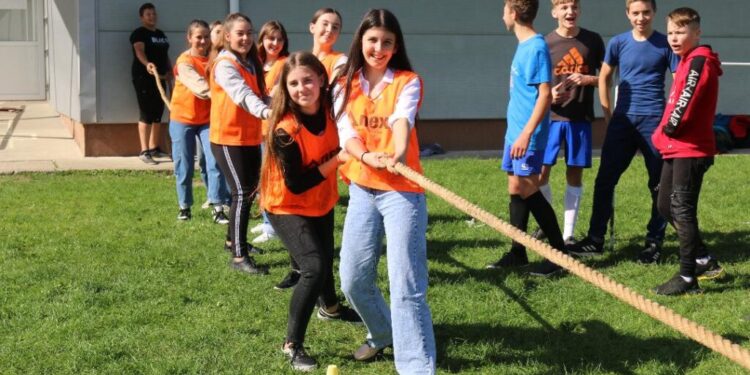 Jocuri și concursuri pentru 40 de elevi, de Ziua Internațională a Sportului, la Școala Gimnazială Zamostea