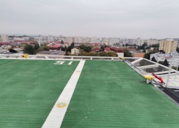 Heliportul de pe terasa Spitalului Județean, finalizat. Pentru a deveni funcțional mai trebuie doar un document de la Ministerul Sănătății, care să permită angajarea a 6 persoane (Foto)