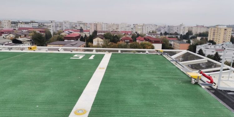 Heliportul de pe terasa Spitalului Județean, finalizat. Pentru a deveni funcțional mai trebuie doar un document de la Ministerul Sănătății, care să permită angajarea a 6 persoane (Foto)