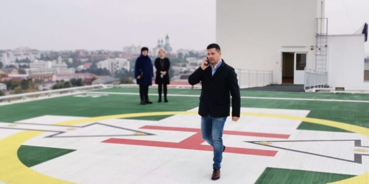 Heliportul de pe terasa Spitalului Județean, finalizat. Pentru a deveni funcțional mai trebuie doar un document de la Ministerul Sănătății, care să permită angajarea a 6 persoane (Foto)