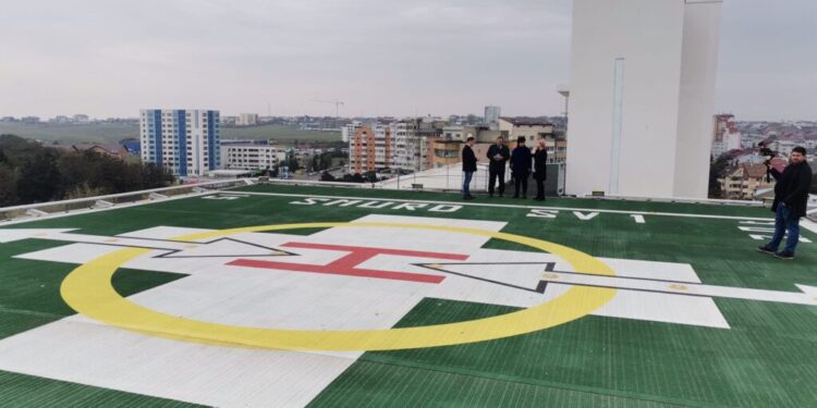 Heliportul de pe terasa Spitalului Județean, finalizat. Pentru a deveni funcțional mai trebuie doar un document de la Ministerul Sănătății, care să permită angajarea a 6 persoane (Foto)