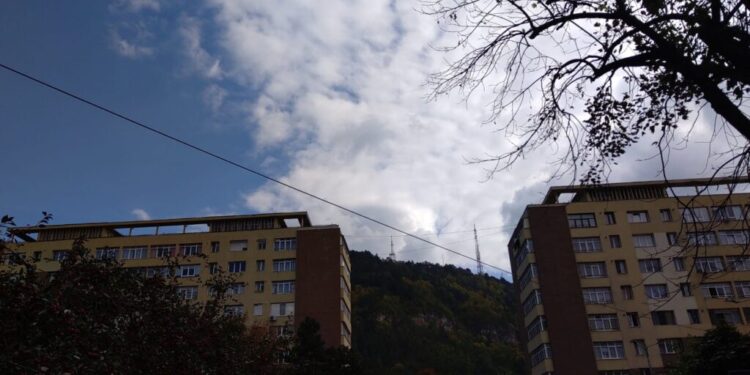 Reportaj. Patru ore, 68,5 lei și trei mijloace de transport în comun, pentru a ajunge de la Suceava la Piatra-Neamț, un oraș frumos (Foto)