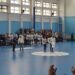 Lovitura de începere a partidei de handbal CS Universitatea  Suceava – CSM Odorheiu Secuiesc, scor 40-30 , a fost dată de soții Cozmiuc, proaspeți campioni mondiali la canotaj (Foto)