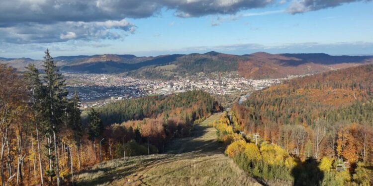 Zona de agrement Ariniș are tot ce-i trebuie, dar și ceva în plus: o plăcuță (Foto)