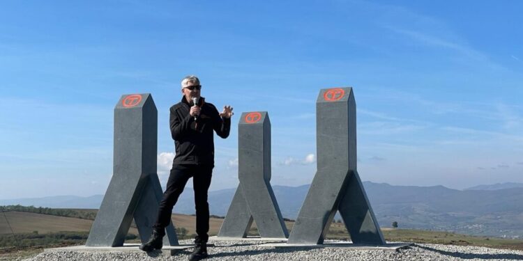 Via Transilvanica, traseu care pleacă de la Putna și se oprește la Drobeta Turnu Severin, și care are o distanță de 1.400 de kilometri, finalizat