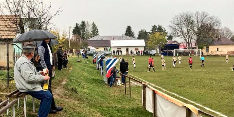 Suceava, promovată de ”niște băieți” cu fotbal, mici și bere