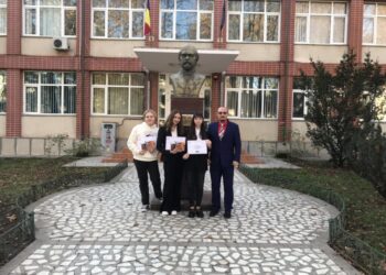 Doi elevi de la ”Hurmuzachi”, premiul I la un concurs regional de istorie dedicat lui Mihail Kogălniceanu