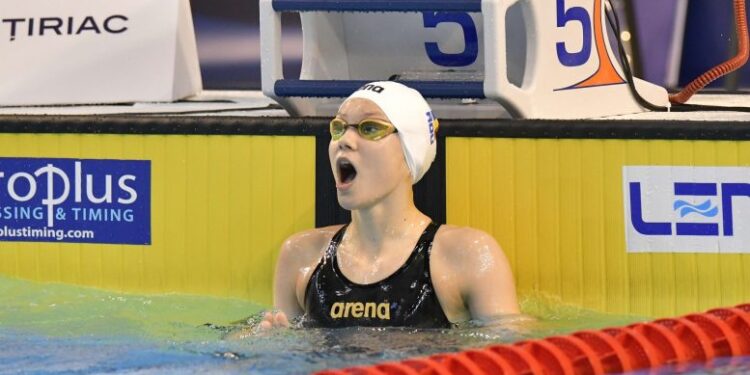 Tînăra înotătoare din Fălticeni Aissia Claudia Prisecariu a doborît un record al dublei campioane olimpice Diana Mocanu