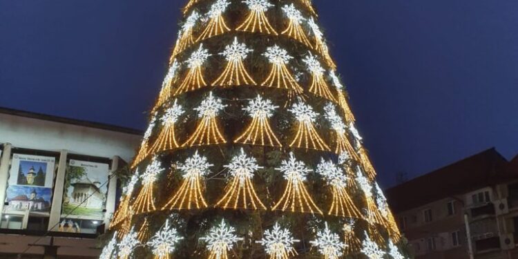 Sărbătorile de Iarnă în centrul Sucevei, cu tîrg de Crăciun, colinde și un spectacol de Revelion care se va încheia cu un foc de artificii. Costurile, aproape 500.000 de lei