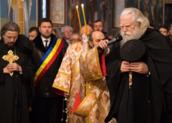 Hramul Mănăstirii „Intrarea Maicii Domnului în biserică” Rădăuți. Slujbă oficiată de un sobor de stareți, preoți și diaconi, avîndu-l în frunte pa ÎPS Calinic