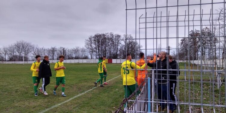 La 2 grade Celsius și pe un teren cu denivelări, Foresta s-a chinuit cu penultima clasată, Viitorul Darabani. Pînă la urmă, Foresta a învins și și-a consolidat poziția de lider (Foto)